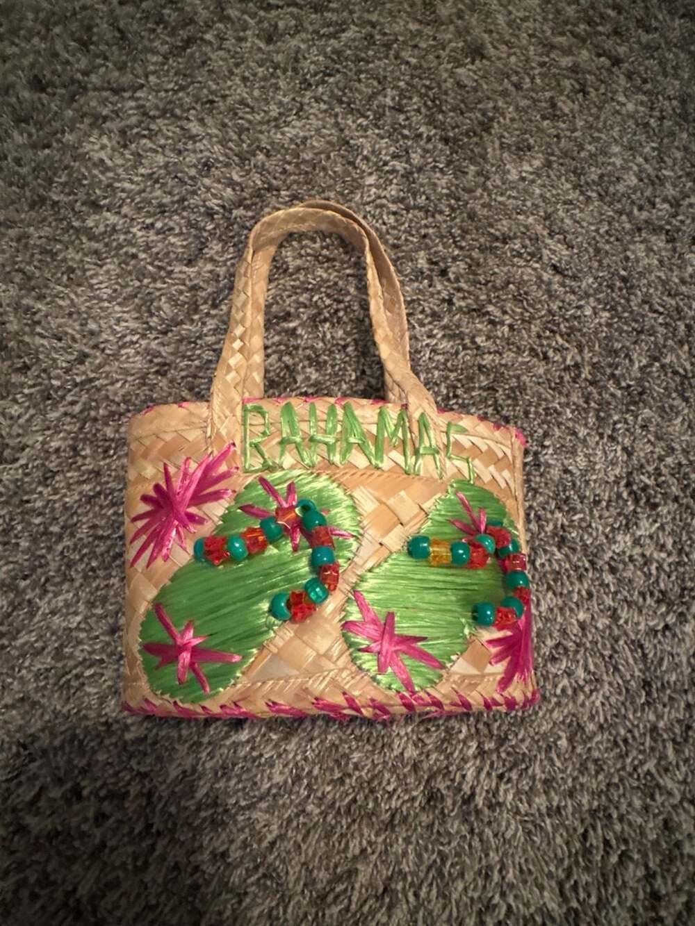 Vintage Bahamas Woven Straw Raffia Mini Tote Bag with Flip Flop Bead Detail - Picture 1 of 3